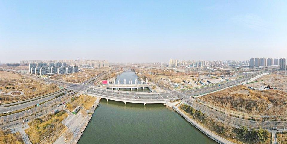 奥体西路北延跨小清河桥实现通车