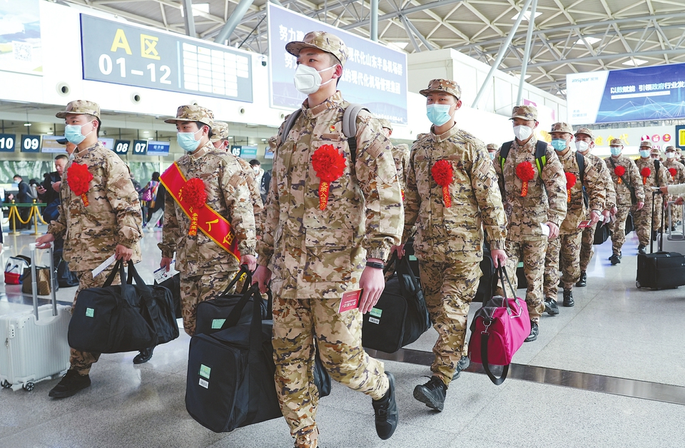 新兵踏上军旅征程