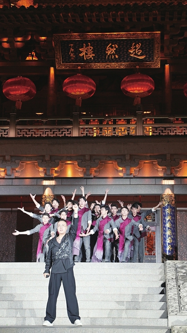 探寻网红打卡地“长红之道” 超然楼音乐快闪唱响泉城