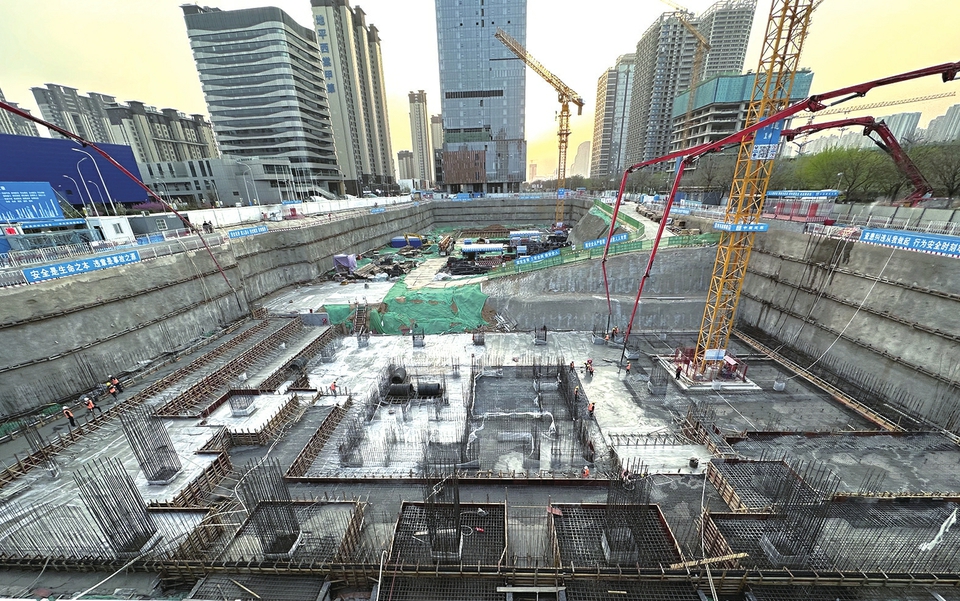 济南西部“第一高”首次大体积筏板顺利浇筑