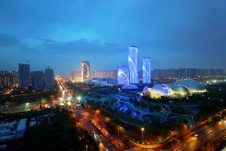 春雨洗礼后 济南夜色亮丽灯光璀璨