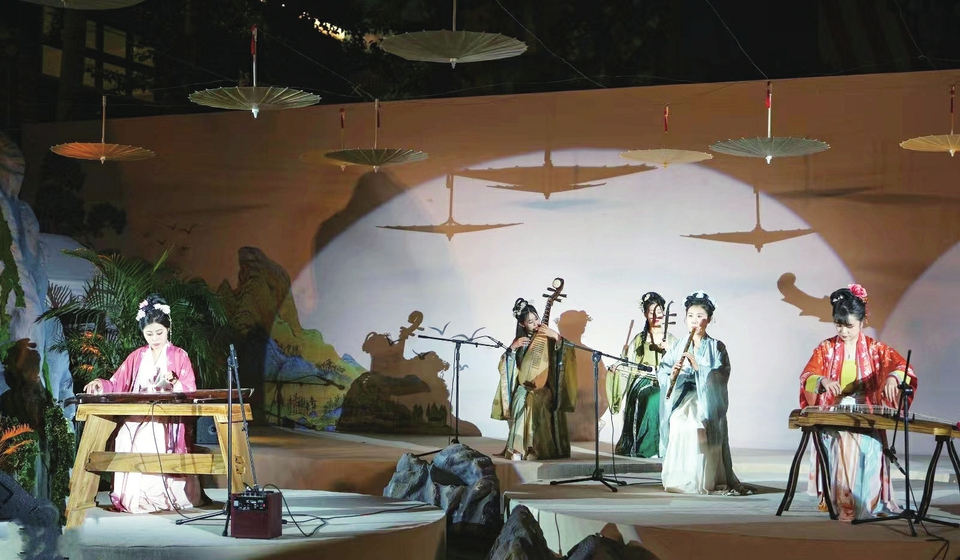 年轻人带“飞”国潮