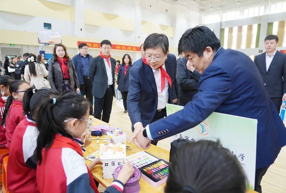 科技体验 快乐成长 第15届济南市青少年科技节开幕