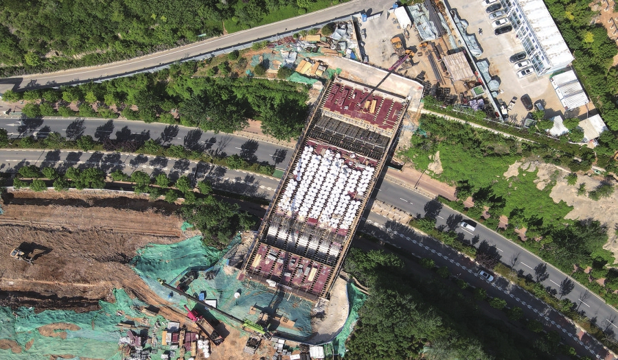 山东首座“绿色生态桥”跨越济南二环东路