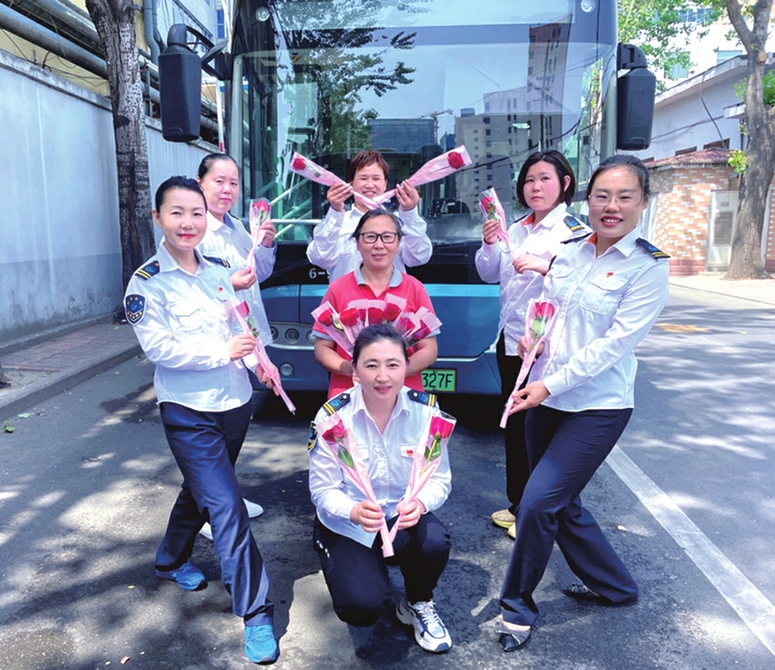 致敬母亲 感恩母爱