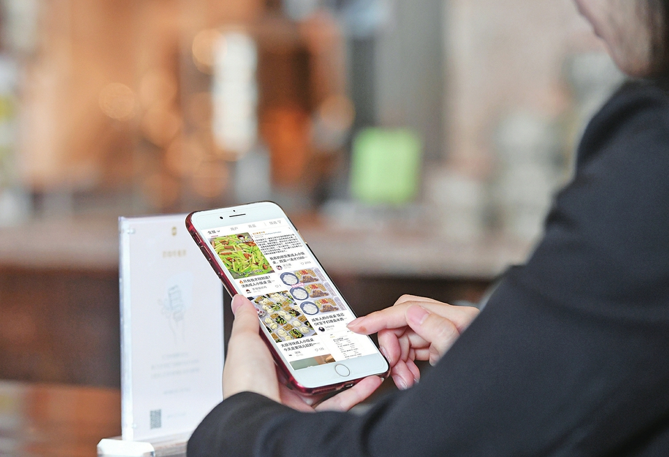 小饭桌上大宝宝，吃的是城市快节奏？解决打工人就餐、社交需求，也要注意安全与资质