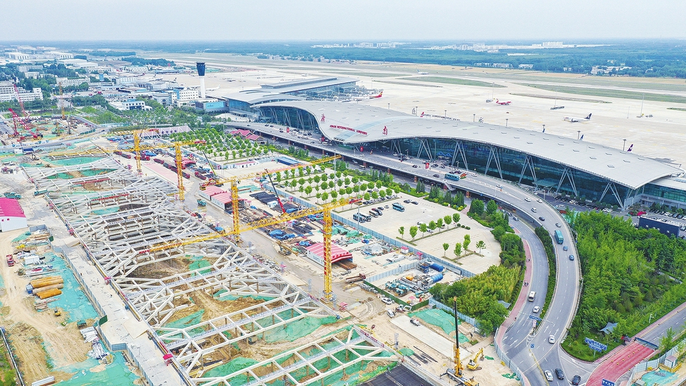 济南机场二期改扩建工程（一阶段）加速建设 国内宽度最大明挖地铁车站首段基坑开挖见底