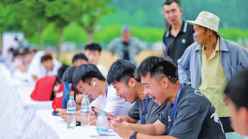 融媒·见证丨当“潮玩”电竞碰撞济南乡村——和平精英，麦田集结！