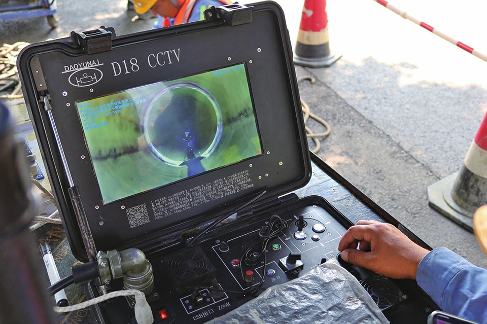 机器人地下探寻“病灶”，工作人员云端“操刀”——给城市的肠道做手术