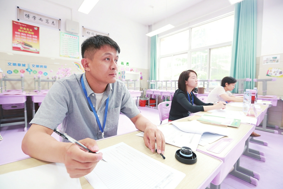 全市首创 一场新型“期末考试”在高新区上演 学生紧张又兴奋 “1+X”学科技能测试如同开盲盒