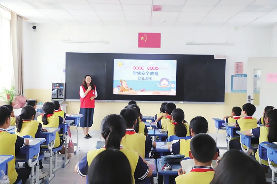 战高温 不服“暑” 济南新时代文明志愿夏日有“凉”方  