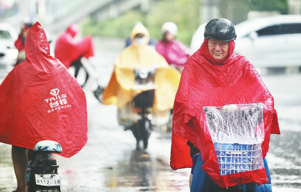 大雨“浇灭”高温