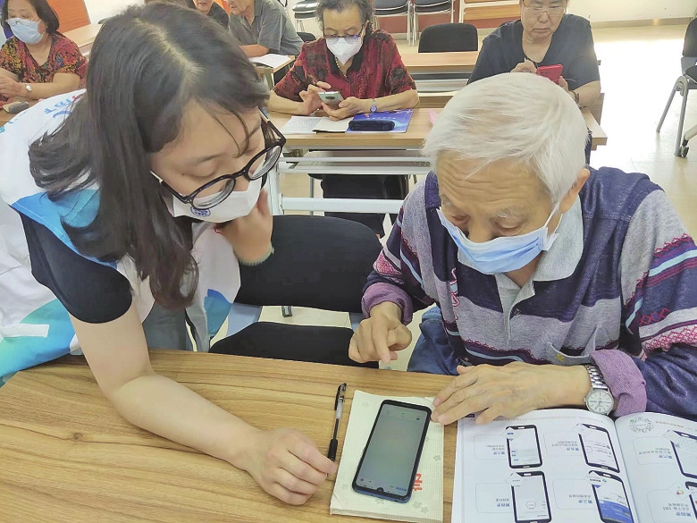 志愿为民走在前 播撒大爱暖人间 济南市各区县开展各类特色活动，让志愿服务接地气更贴心