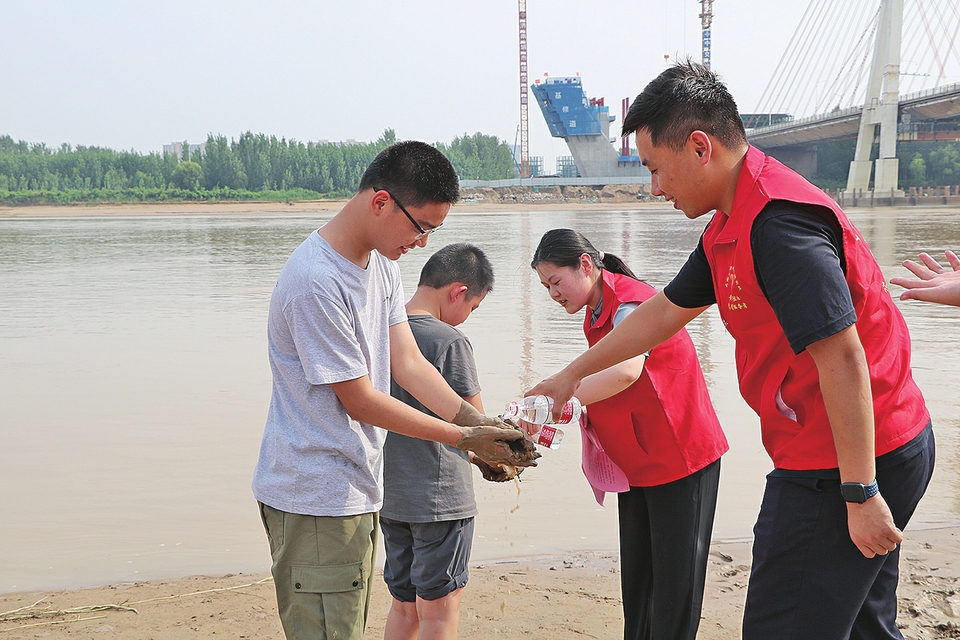 志愿为民走在前 播撒大爱暖人间 济南市各区县开展各类特色活动，让志愿服务接地气更贴心