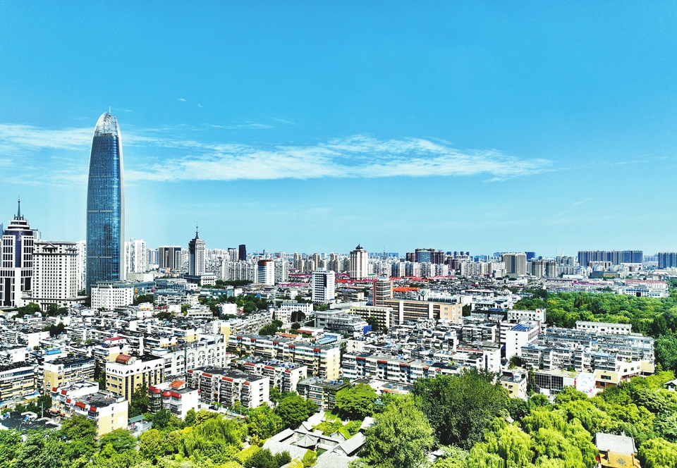 济南：天高云淡夏尽秋来  