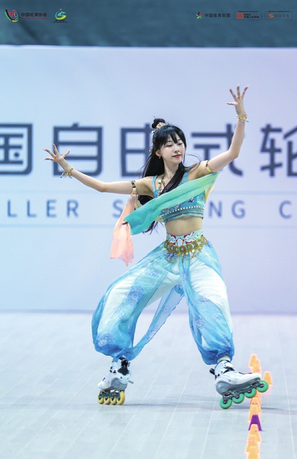 “敦煌飞天”装惊艳全场 济南19岁女大学生获轮滑全国冠军