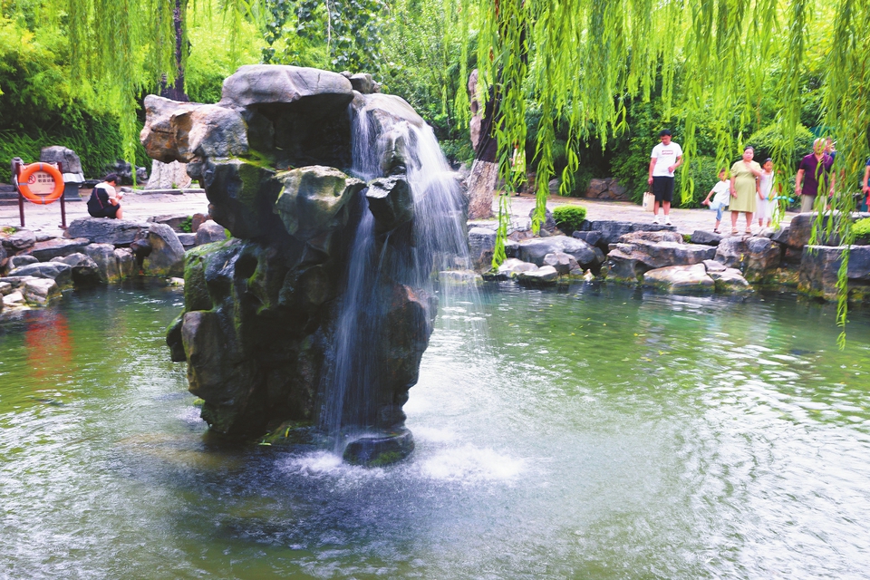 降雨助力！济南 “月牙飞瀑”胜景醉人