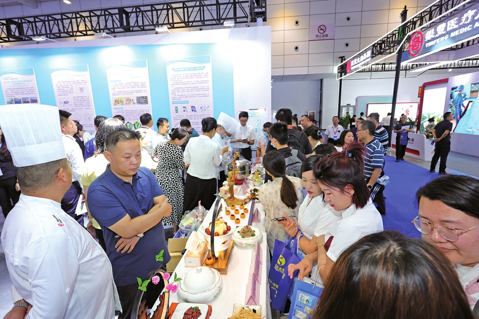 养生的风吹热“药膳餐饮”