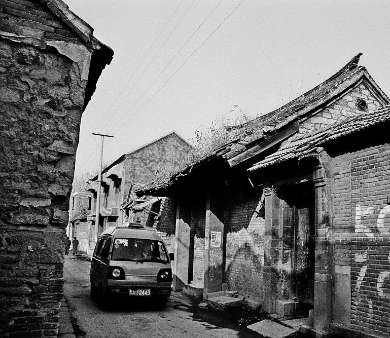 六扇门八字墙，县衙东西有古巷