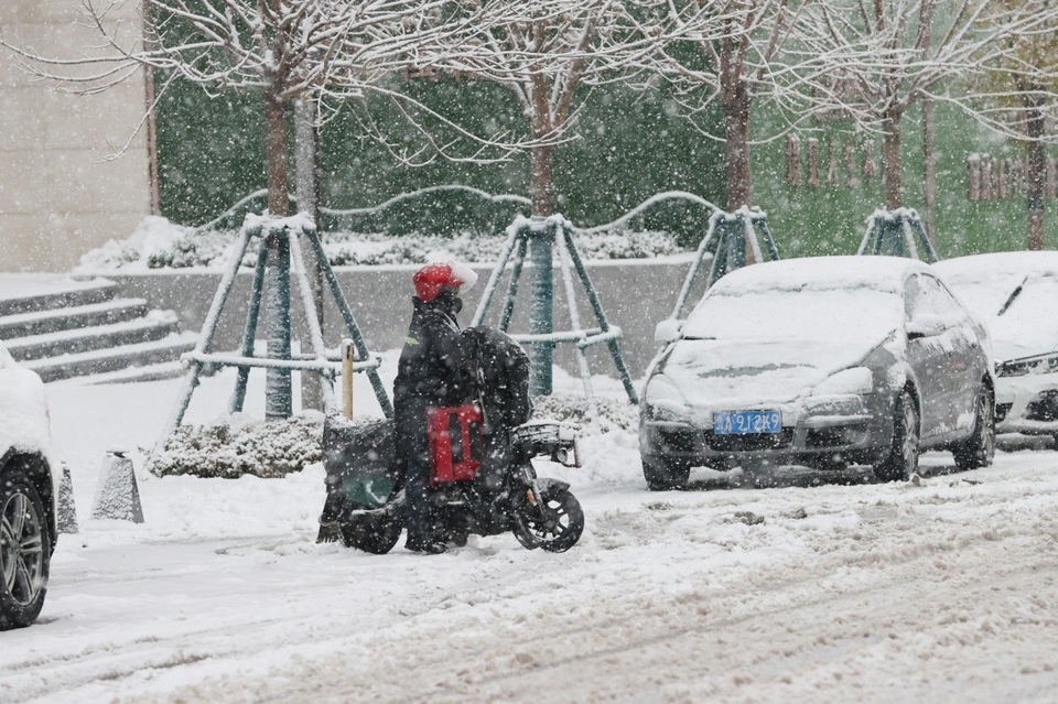 致敬雪中人！