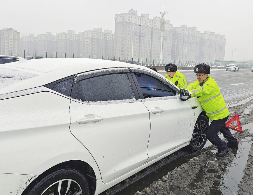 受寒潮影响 济南开启“速冻”模式 昨日12时至17时全市平均降雪量8.7毫米