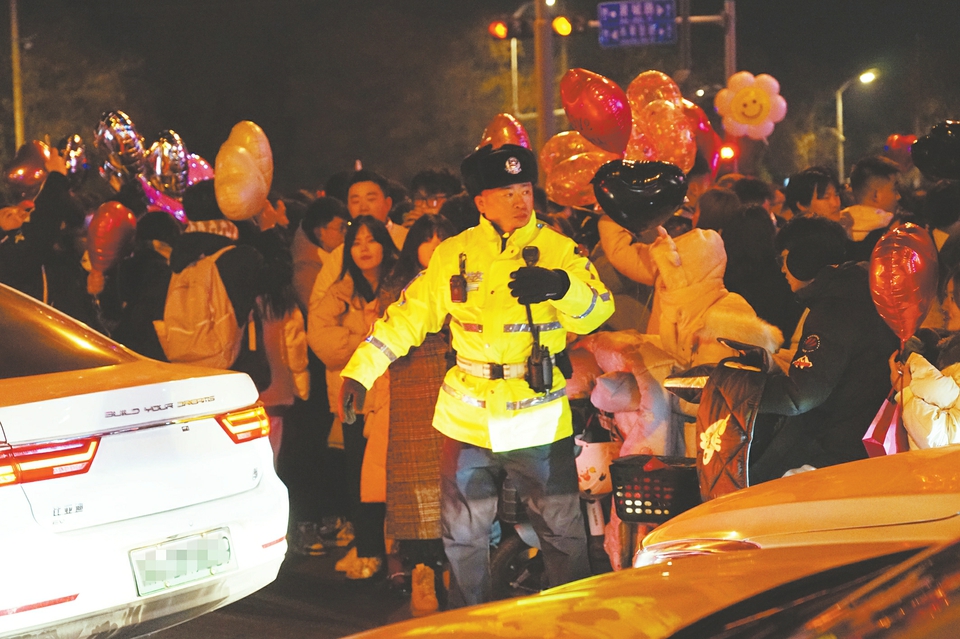 节日我在岗｜保障城市正常运转 情暖泉城千家万户